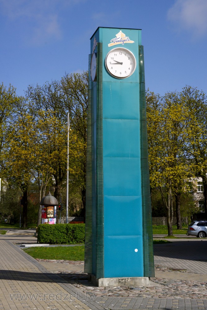 Pulkstenis pie Ventspils autoostas