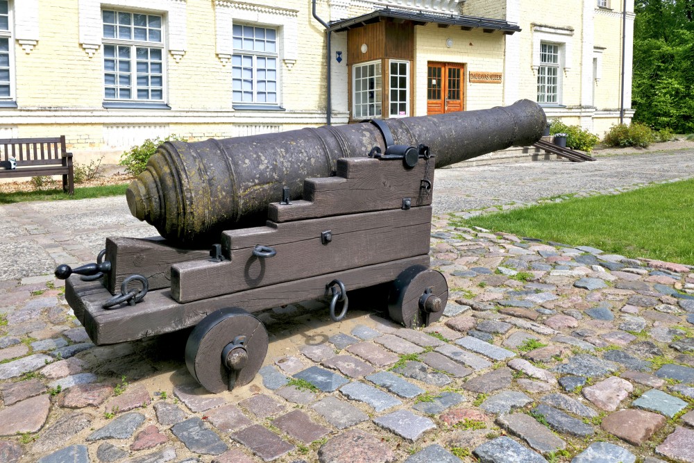 Historic cannon by the facade of the Daugava Museum building on Dole Island