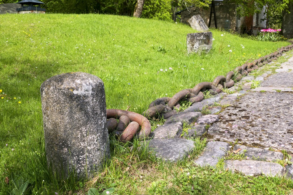Cobblestone path and a massive metal chain in the Daugava Museum territory