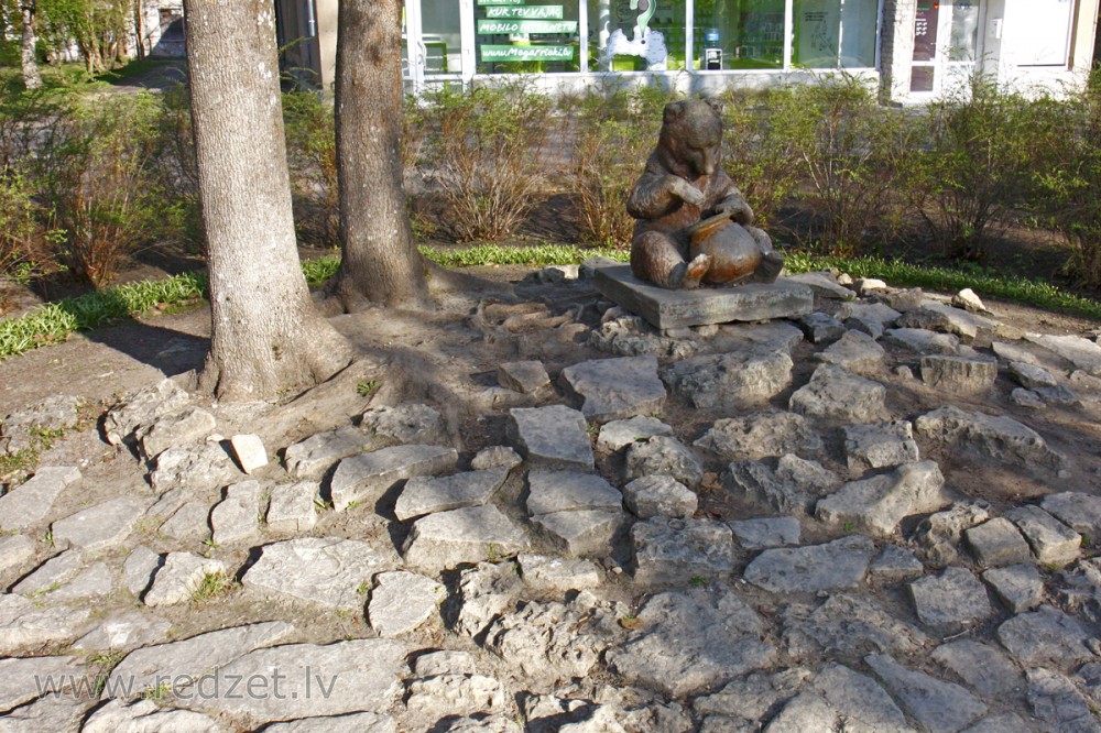 Lācīša skulptūra Ogrē