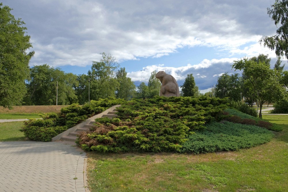 Sculpture "Atceroties" (Remembering) in Carnikava