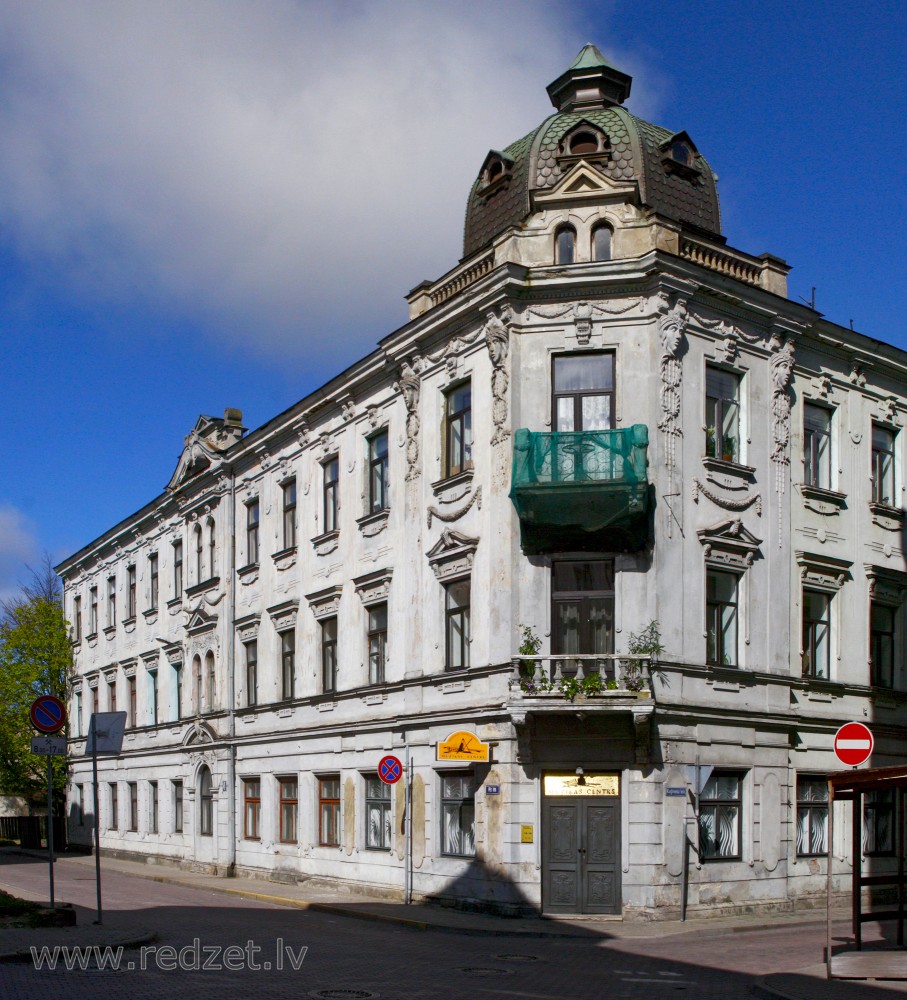 Ventspils, Pils iela 40