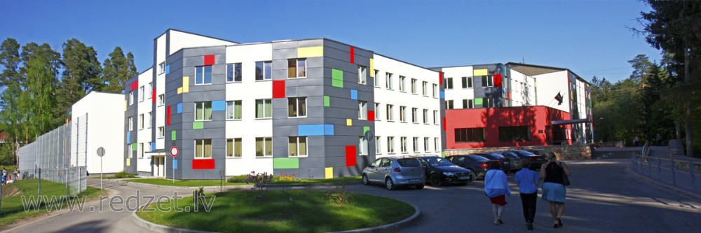 Ogres sākumskola (Meža prospekts 14)