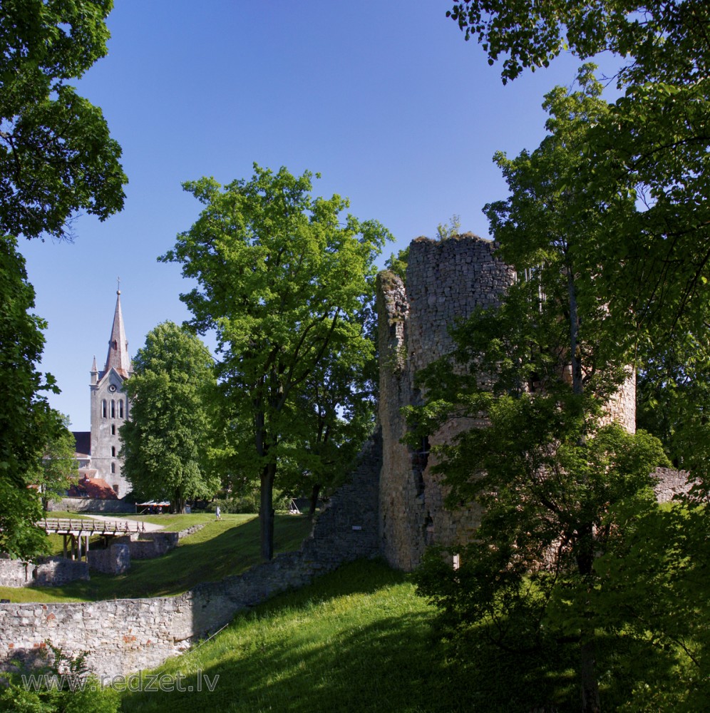Cēsu pils un Svētā Jāņa Luterāņu baznīca Cēsu pils un Svētā Jāņa Luterāņu baznīca
