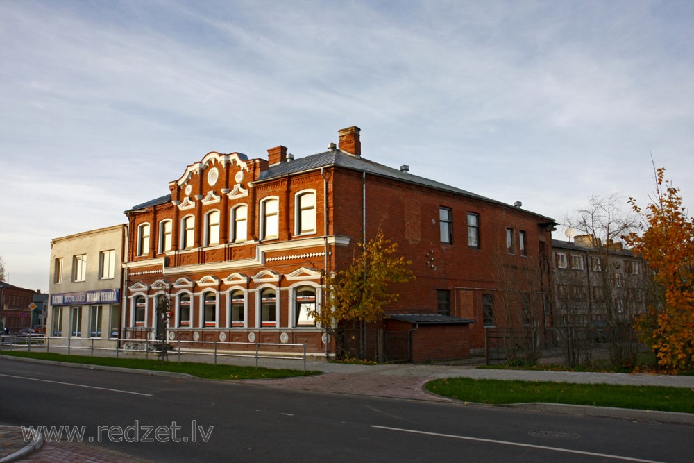 Nams Rīgas ielā 182, Jēkabpils