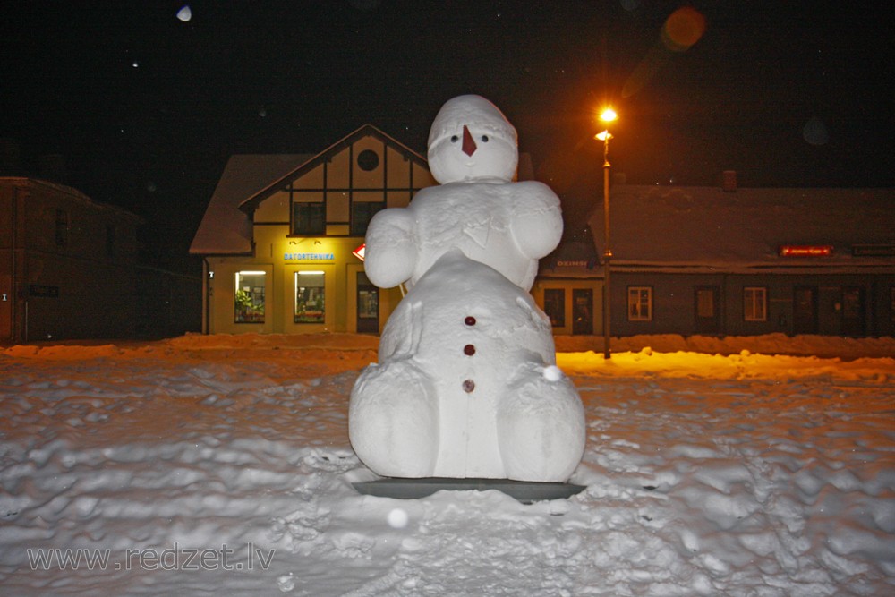 Sniegavīrs Dobelē