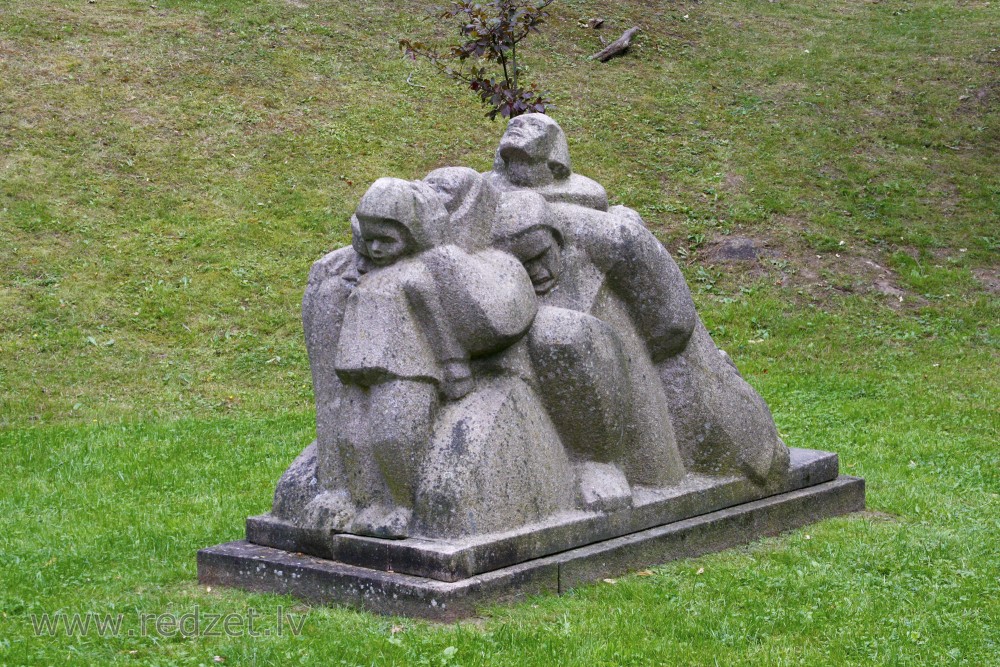 L. Rezevskas skulptūra "Sāpju ceļi" (1986)