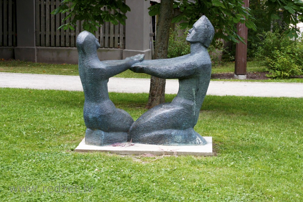 L. Rezevskas skulptūra "Divi" (1975)