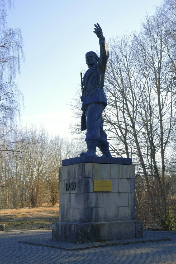 Piemineklis 1905. gada revolucionāriem (Rokasbirze)