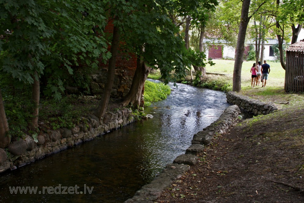 Alekšupītes tecējums cauri Kuldīgai