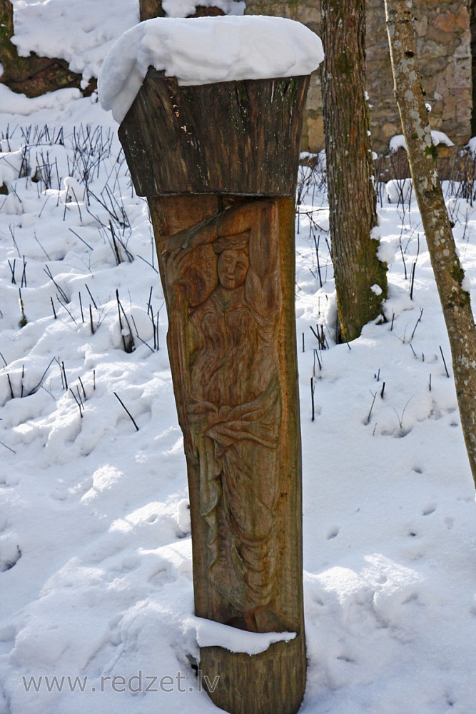 Koka skulptūra Ieriķu dzirnavās