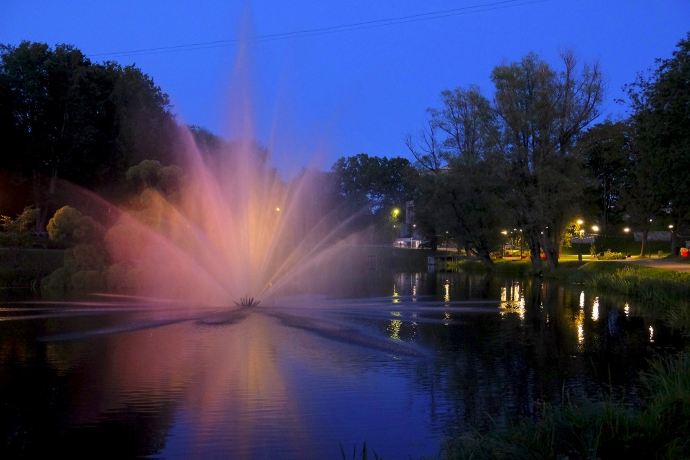 Dzirnavu ezeriņa strūklaka, Valmiera