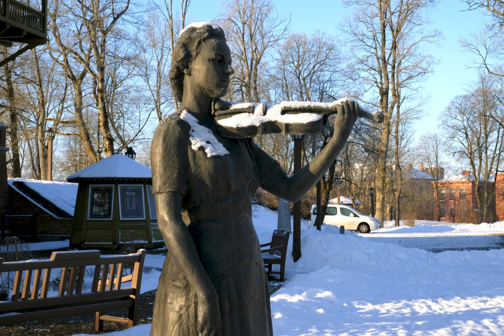 L. Rezevska's Sculpture "Vijolniece Lida Rubene" (1951)