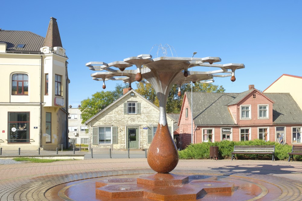 Fountain "Medus piliens" (A Drop of Honey)