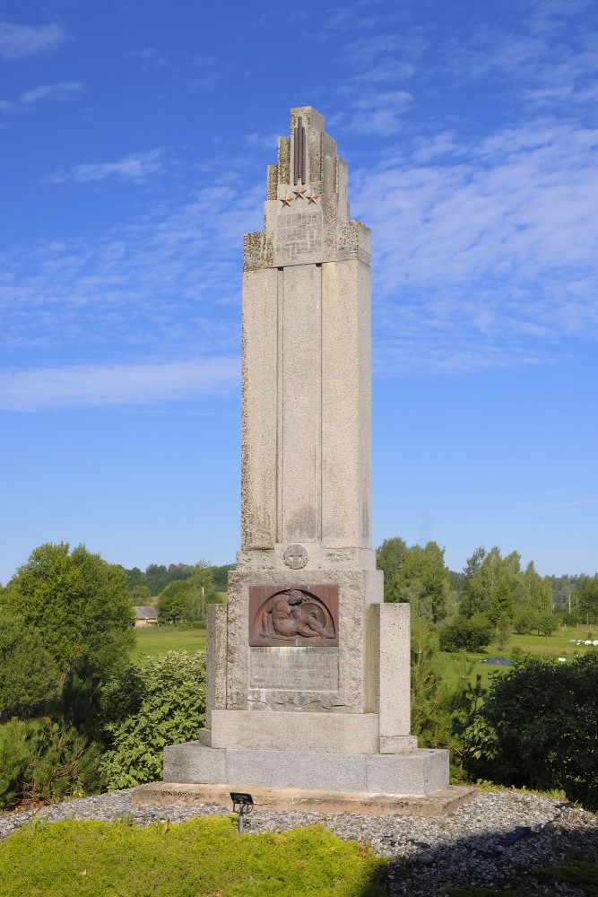 Monument in memory of Drusti parishioners who fallen in Latvia's liberation battles