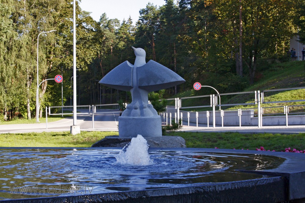 Tēlnieka Jāņa Karlova skulptūra "Baltā Cielava"