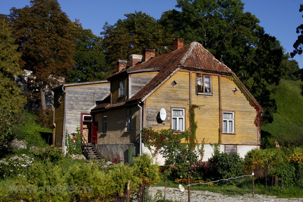Koka māja Talsos
