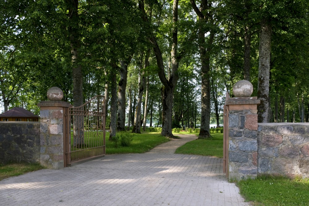 Ieejas vārti Vīgantes parkā
