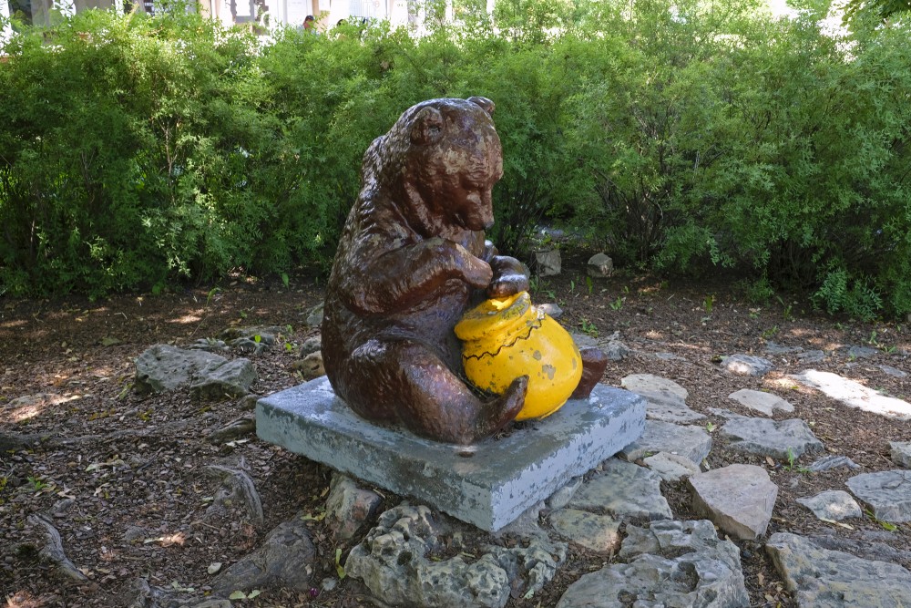 Bear Sculpture in Ogre