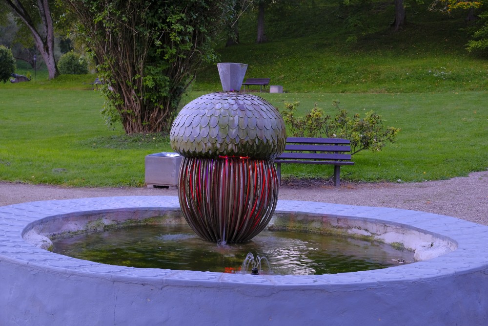 Acorn – fountain, Kandava