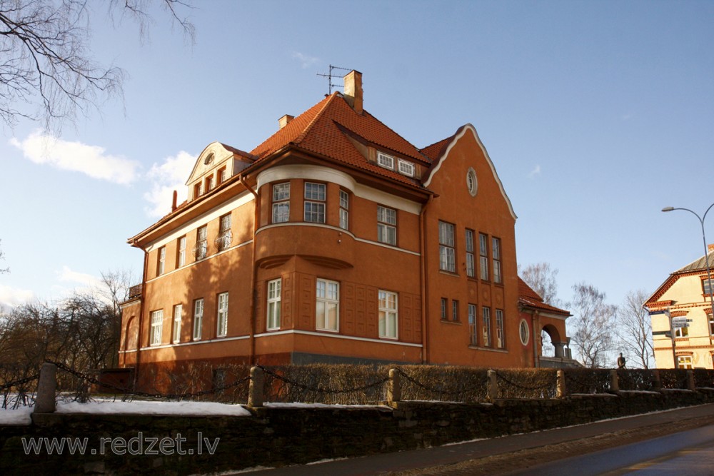Palasta iela 11, Cēsis