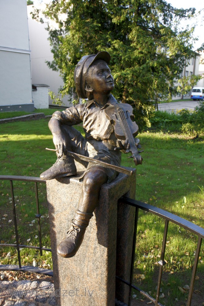 Skulptūra "Mazais vijolnieks" (Jēkabpils)