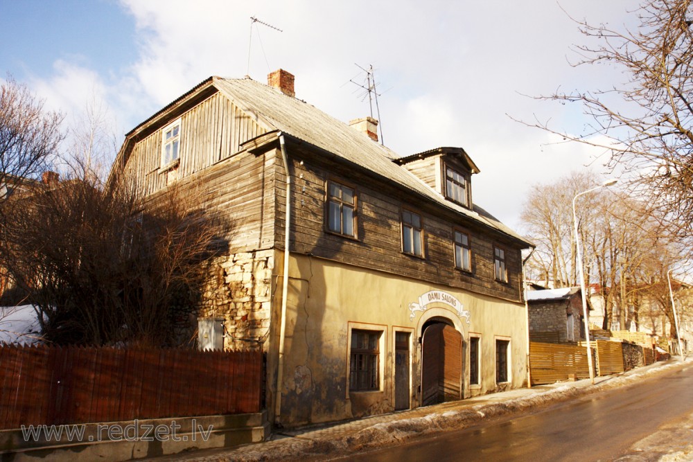 Māja Vaļņu ielā, Cēsis