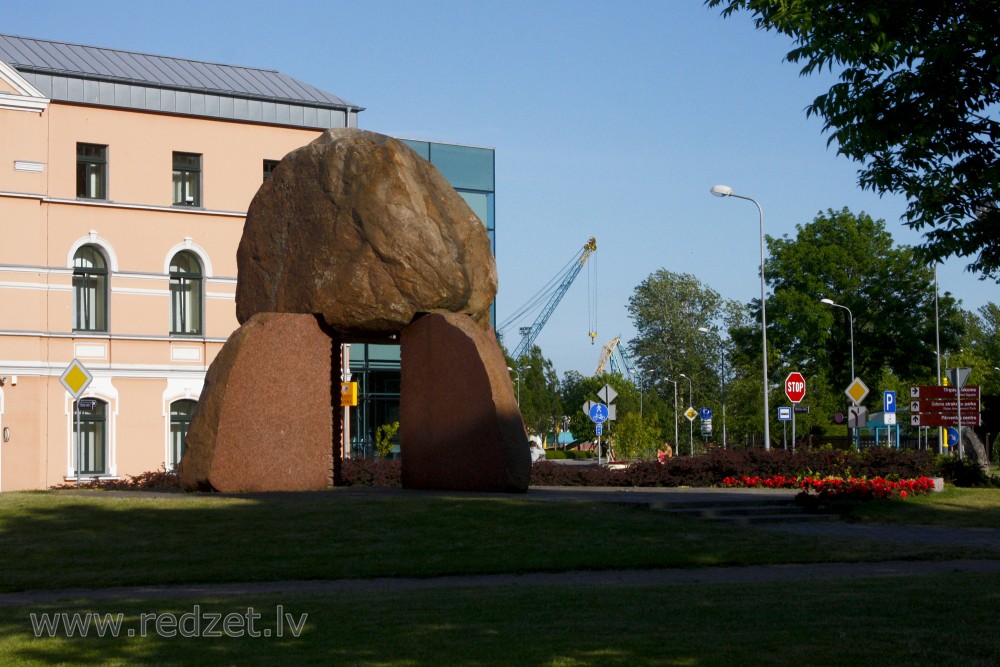 Sculpture – „Seastone” (Jūrakmens) In Ventspils