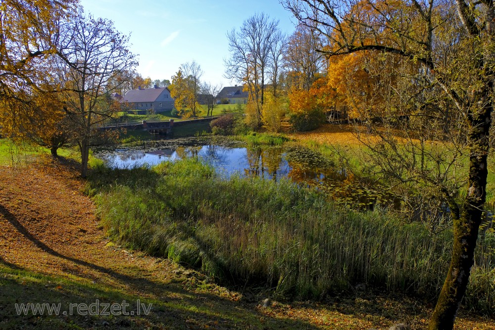 Vecpiebalgas muižas parks rudenī