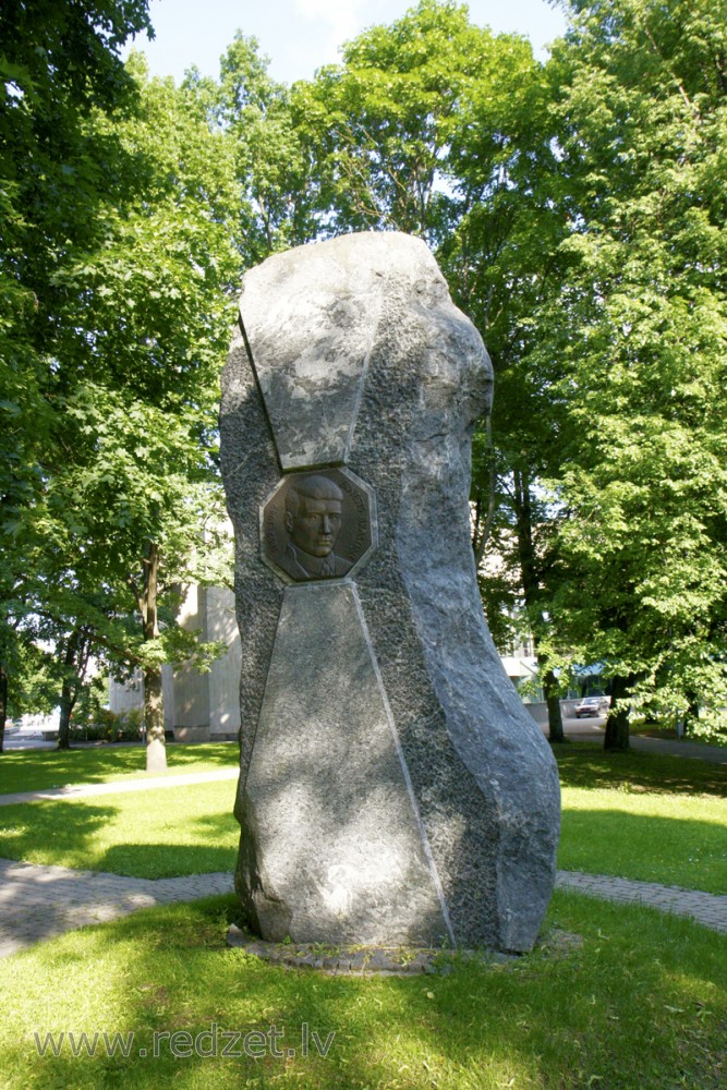 Ernesta Brastiņa piemineklis