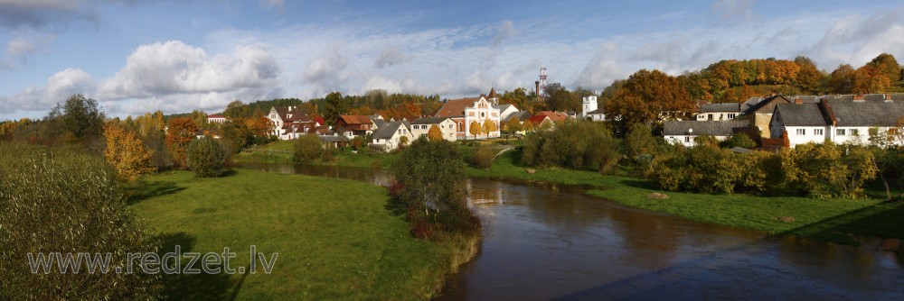 Sabiles rudens panorāma
