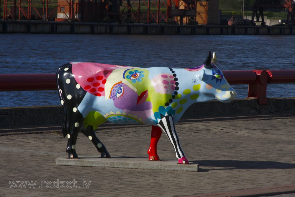 Sculpture – Feminine Cow (Ventspils)