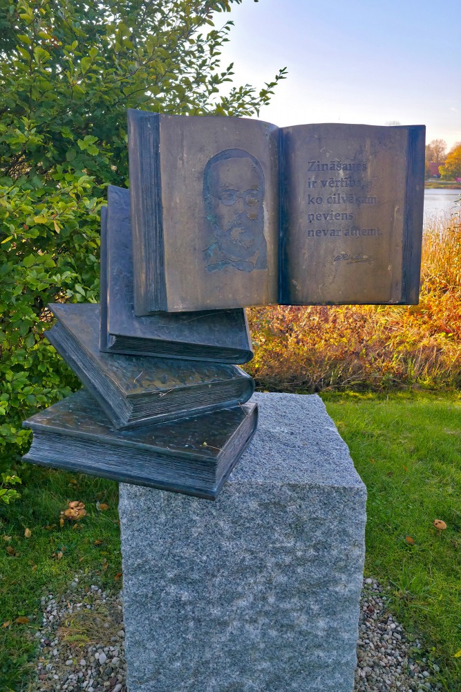 Close-up of the environmental object Towards the Light in Edole near water