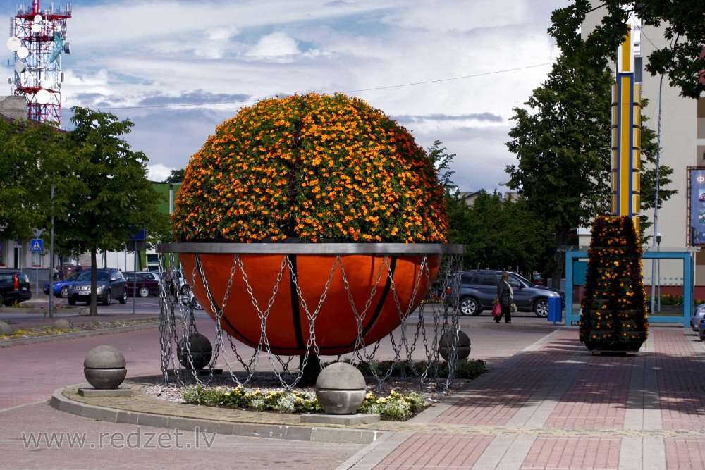 Skulptūra „Basketbola bumba”