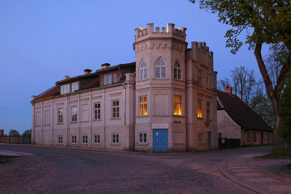 Kuldīgas vecpilsēta, Pils iela 2 naktī