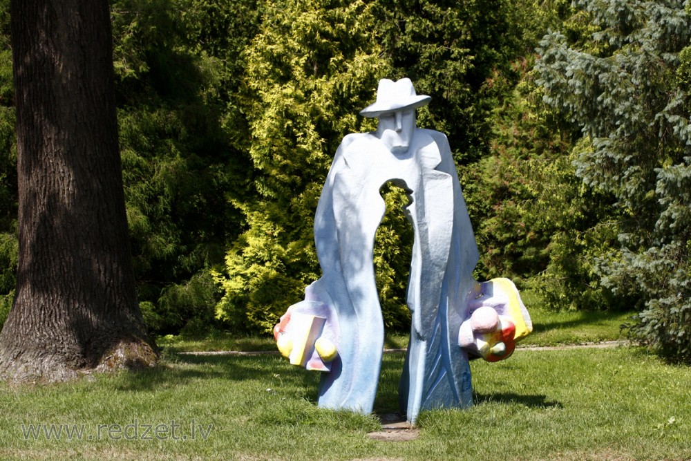 Skulptūra LU botāniskajā dārzā