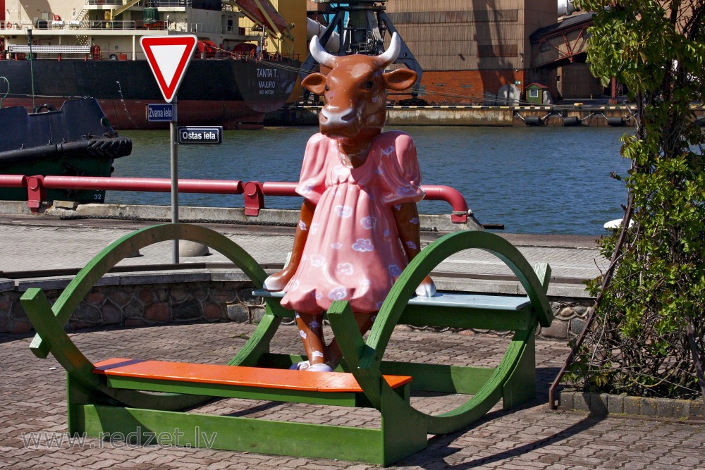 Sculpture – The Rocking Cow (Ventspils)