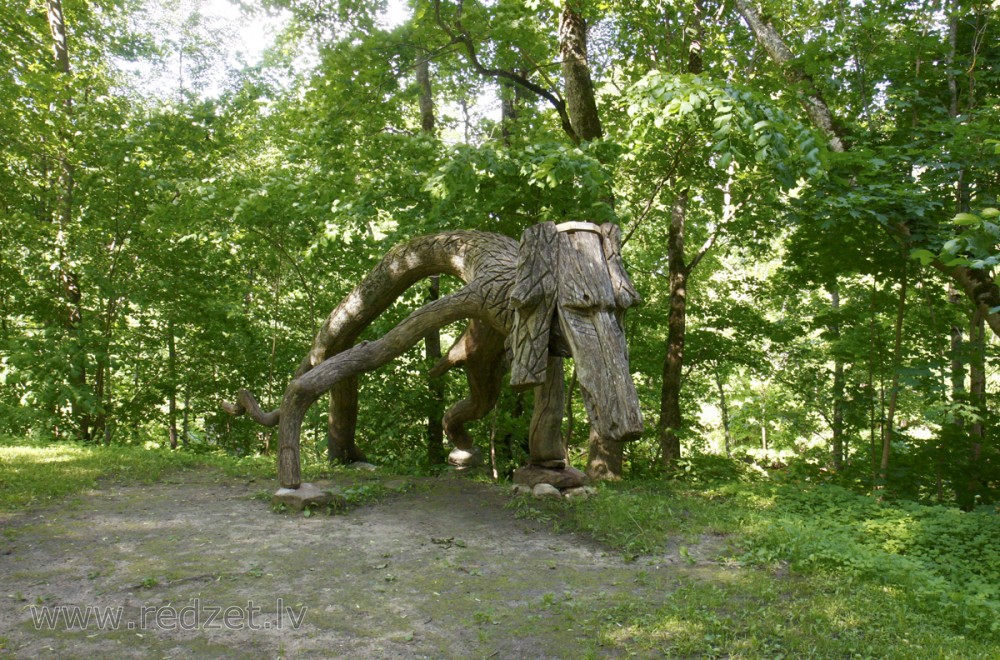 Koka skulptūras Lielvārdē