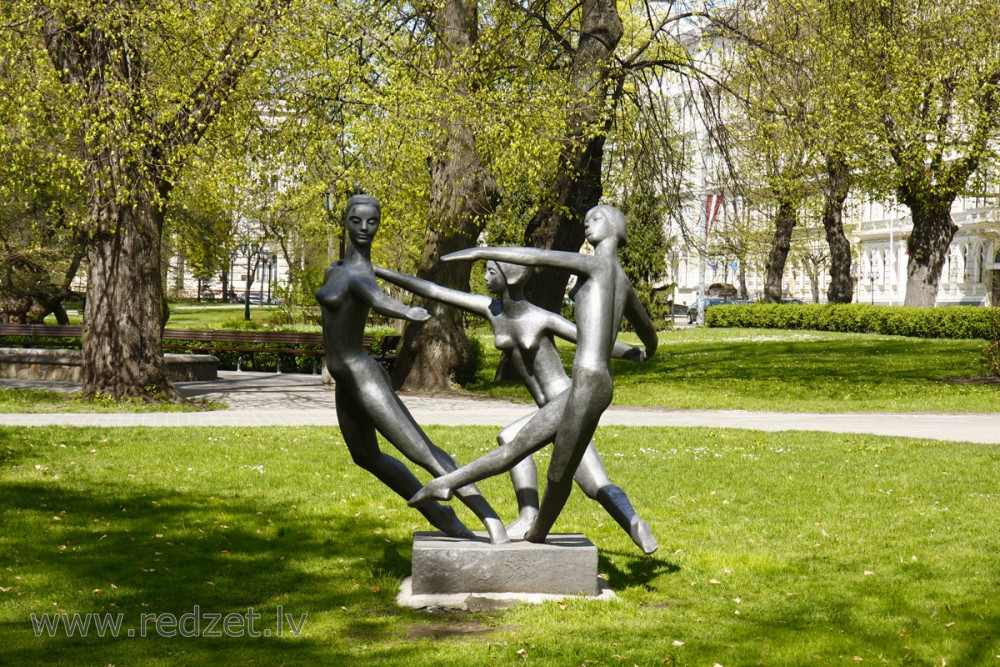 Sculpture "Dance of Peace" (Riga)