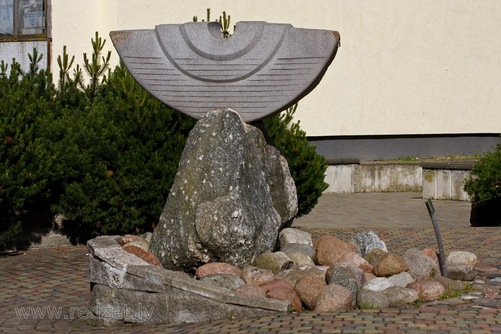 Jānis Karlovs, skulptūra "Veļu laiva"