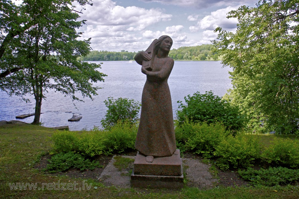 Sculpture "Daina" in Vigante Park