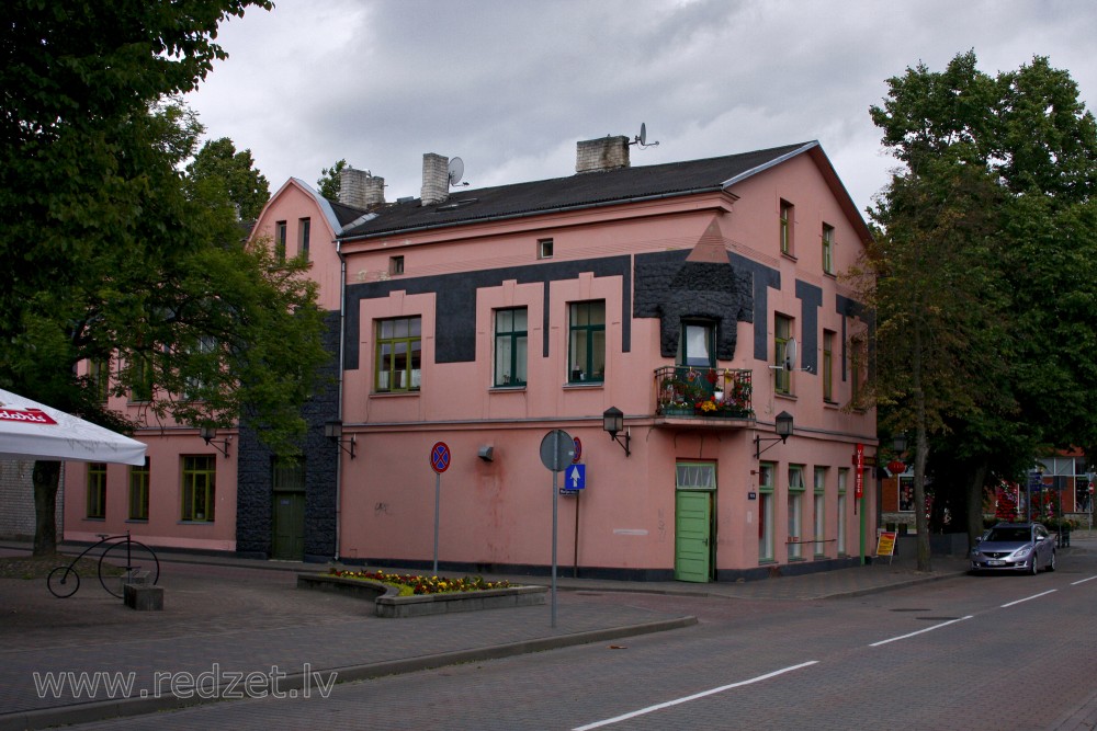 Ventspils, Platā iela 4