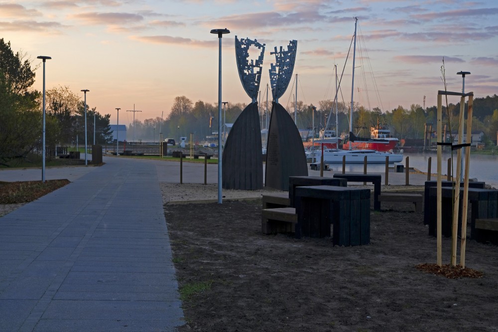 Pāvilostas ostas promenādes centrālā skulptūra