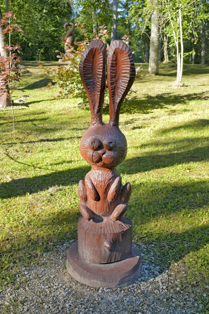 Koka skulptūra - Zaķis