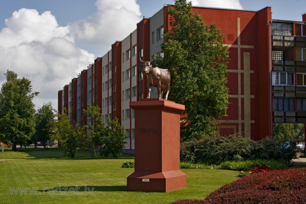 Sculpture – Cowlosus In Ventspils