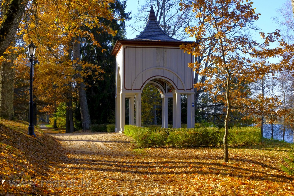 Aleksandra paviljons Alūksnes muižas parkā