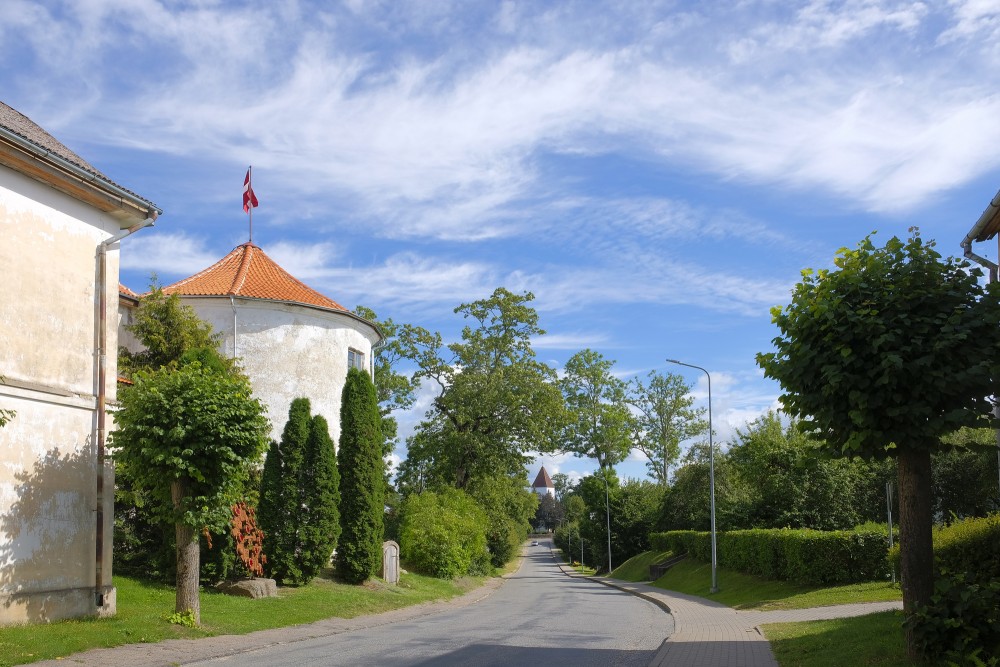 Alsungas pils un baznīca