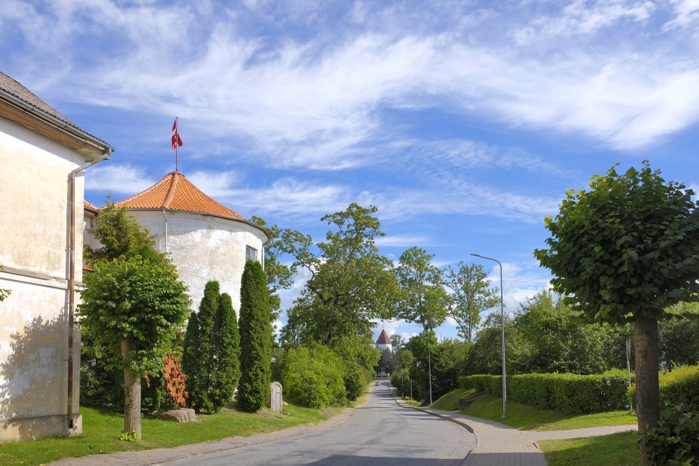 Alsungas pils un baznīca