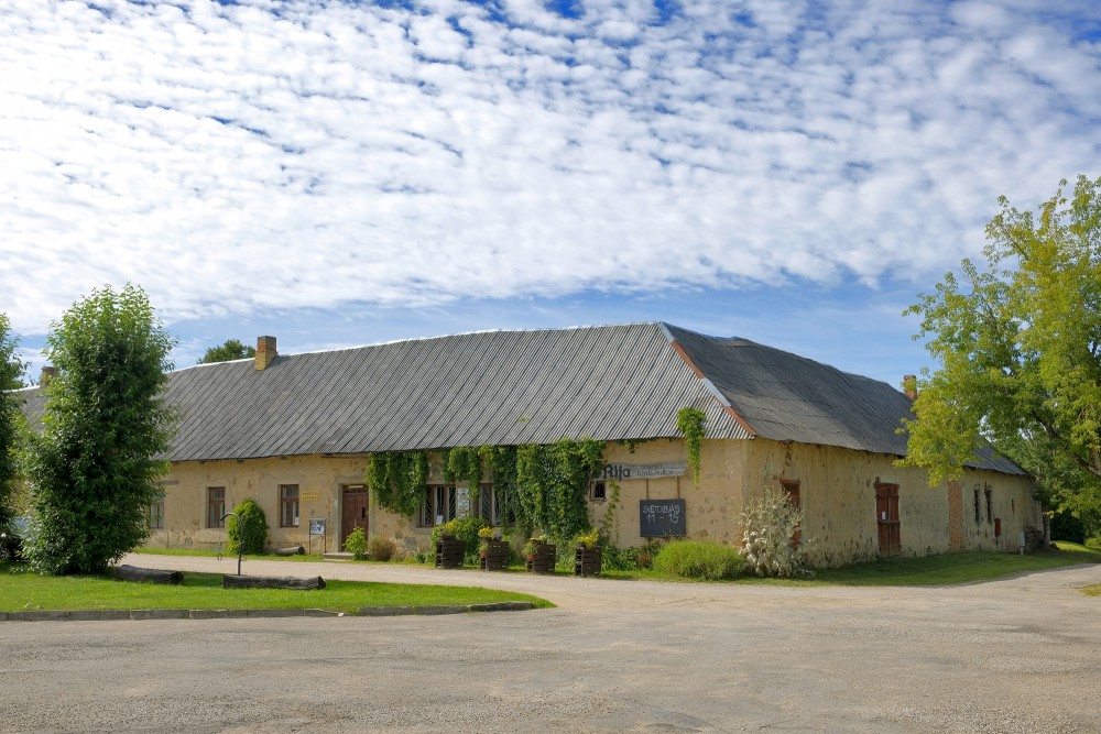 Suitu amatniecības un mākslas telpa "Rija" Suitu amatniecības un mākslas telpa "Rija"