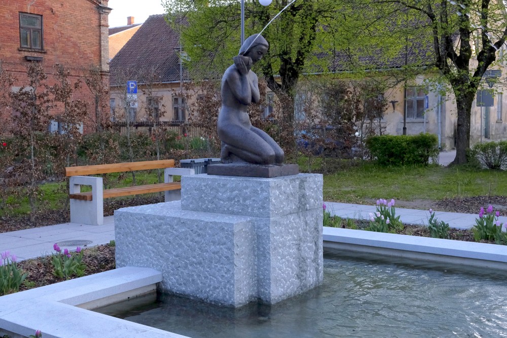 Sculpture-fountain "Girl with a water dish" (1957)